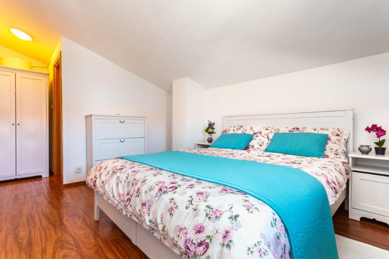 Villa Korina Pinezići Exteriör bild