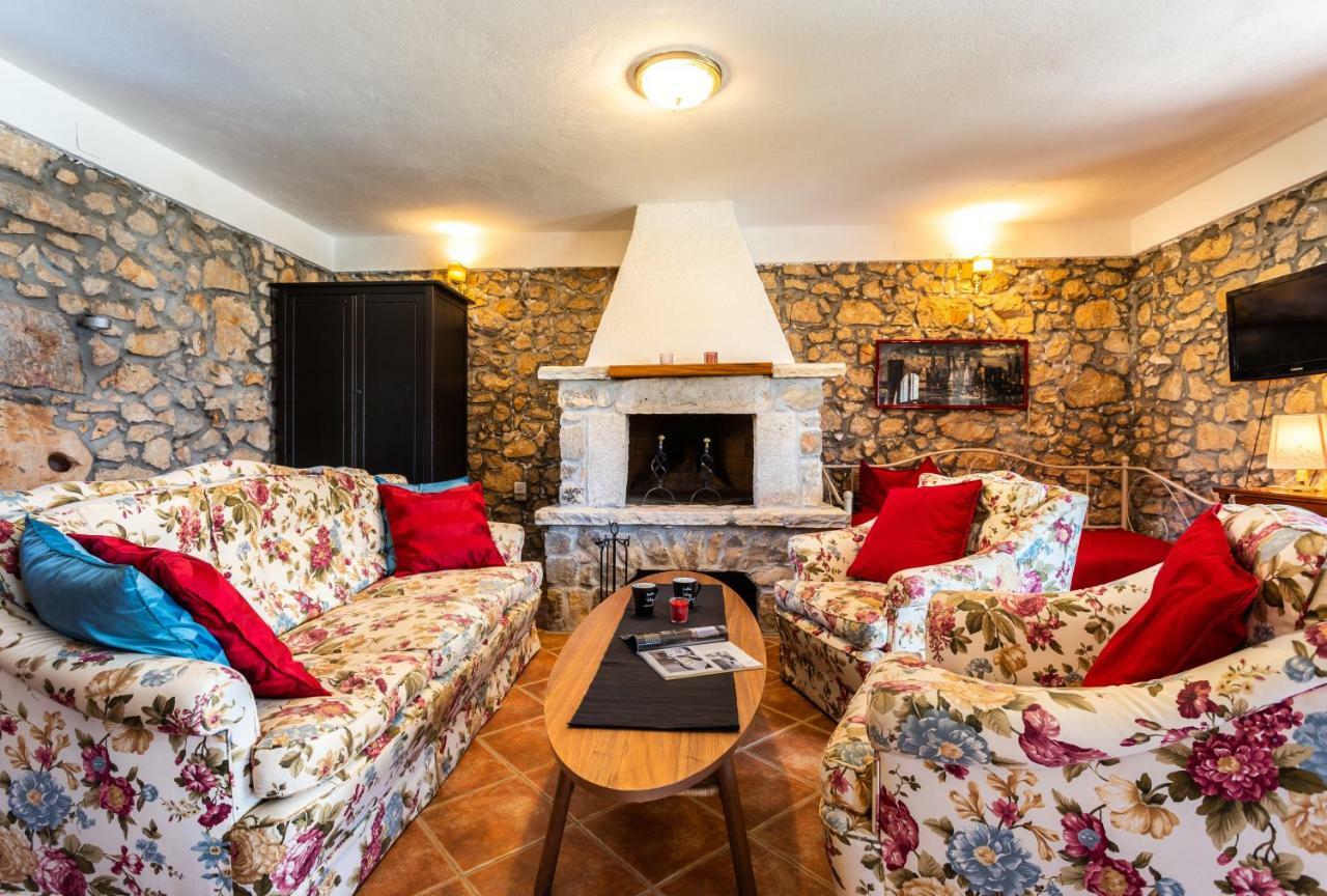Villa Korina Pinezići Exteriör bild